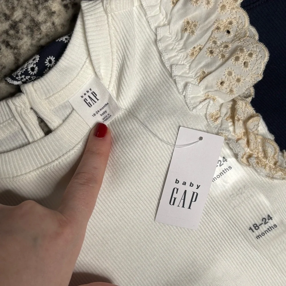 NWT GAP Bundle Navy and Off White Eyelet Rib Top 18-24 Months
